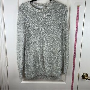 Medium sweater cream colored like new long sleeve